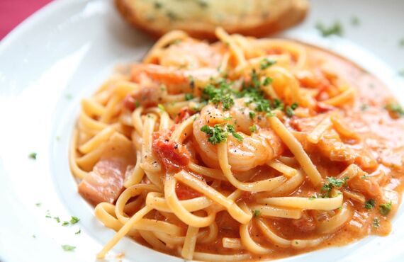特産品の豚肉を使用したパスタは人気メニューの一つです | 宮ケ瀬でおいしいランチを楽しめるQuattro
